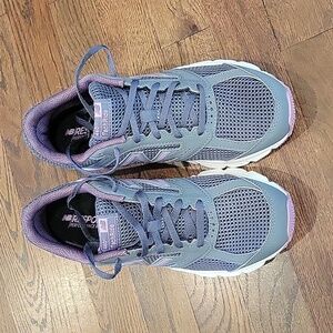 Woman's New Balance sneakers